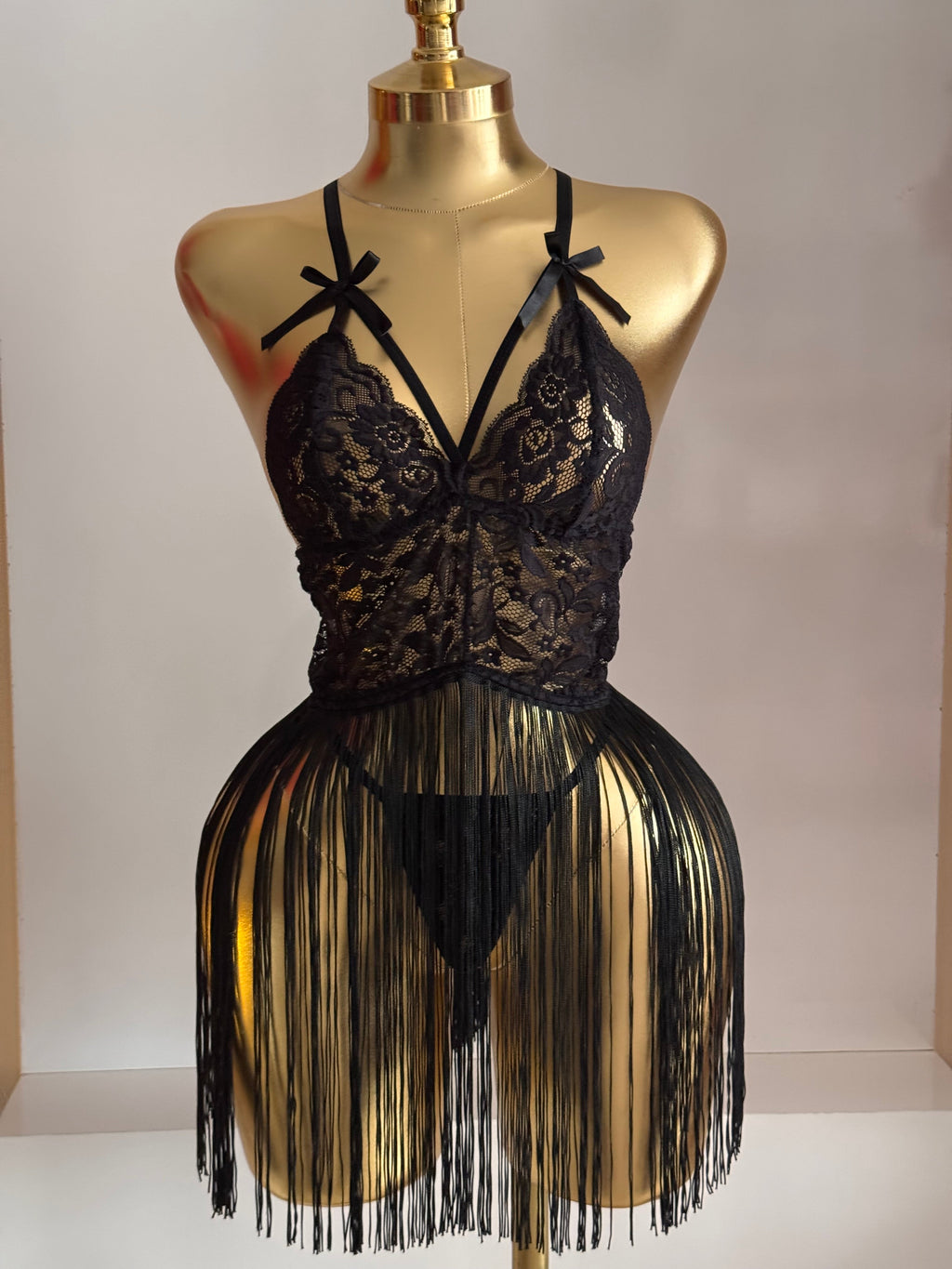 Seksi Püsküllü Set – Tanga Hediyeli Göz Alıcı Lüks Takım (MM132)